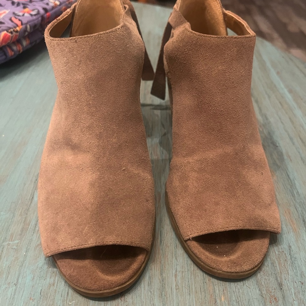 Lucky Brand Tan Suede Peep-Toe Mules